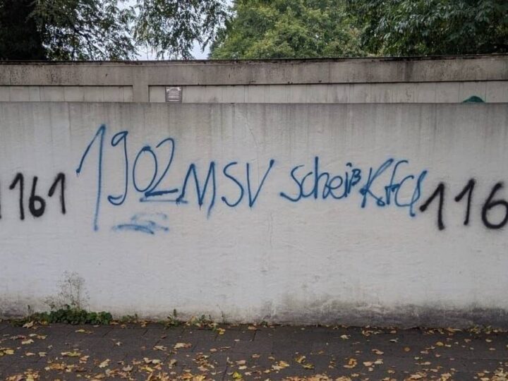 Hakenkreuze und rechte Parolen: Mutmaßliche MSV-Fans verwüsten Umfeld der KFC-Geschäftsstelle