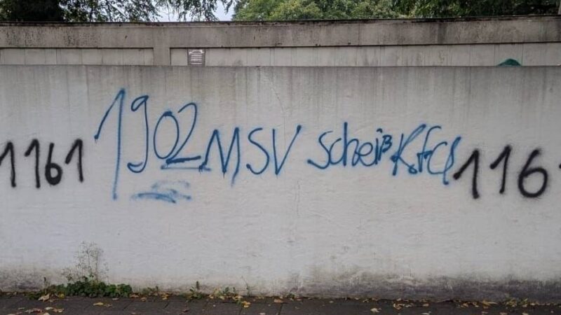 Hakenkreuze und rechte Parolen: Mutmaßliche MSV-Fans verwüsten Umfeld der KFC-Geschäftsstelle