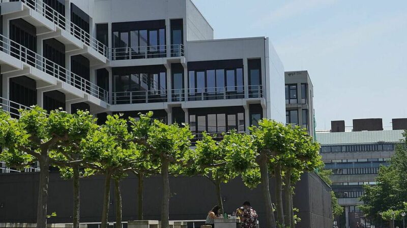 Universität in Düsseldorf: HHU informiert über einen rassistisch motivierten Angriff auf dem Campus