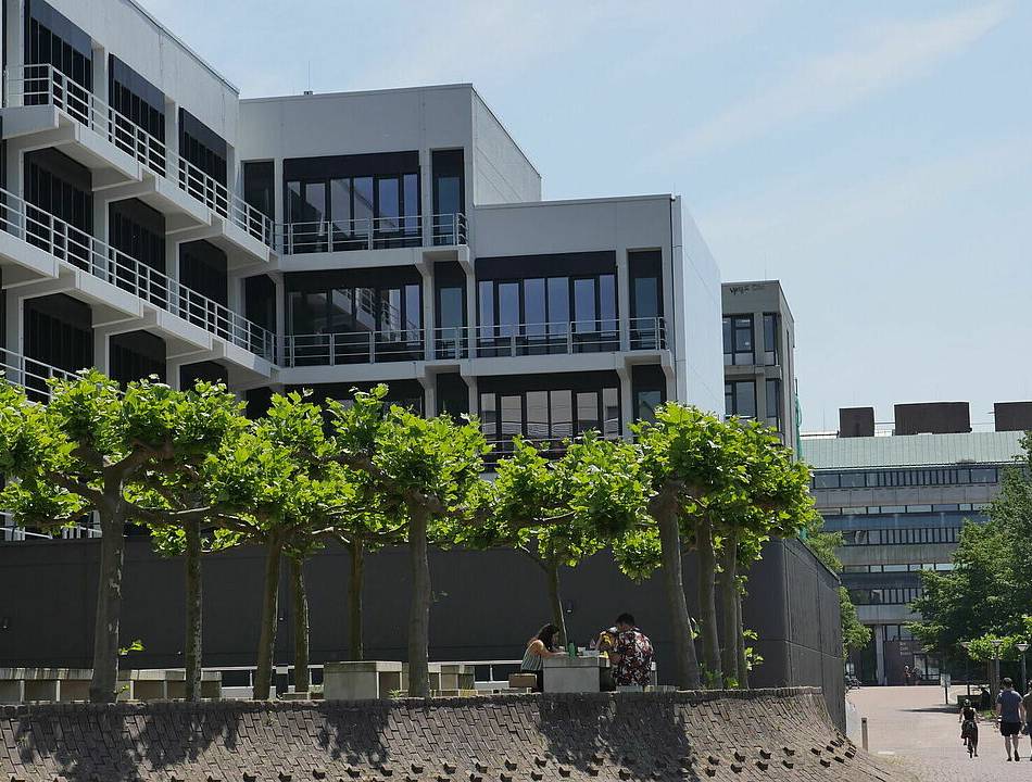 Universität in Düsseldorf: HHU informiert über einen rassistisch motivierten Angriff auf dem Campus