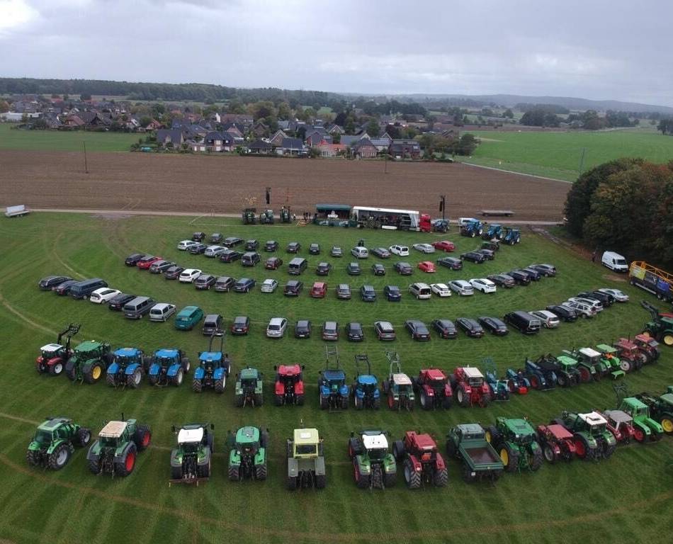 Mit Fahrzeugsegnung: Großes Erntedankfest auf dem Höhnshof in Sonsbeck