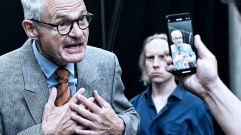 In der Stadthalle: Erkelenzer Kultur GmbH erinnert musikalisch und mit Drama