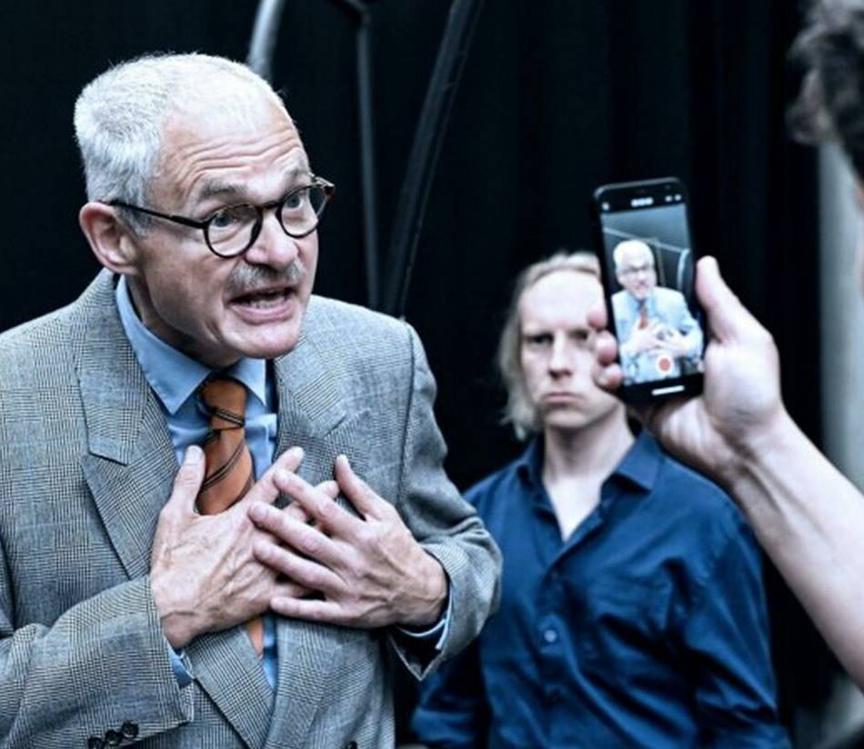 In der Stadthalle: Erkelenzer Kultur GmbH erinnert musikalisch und mit Drama