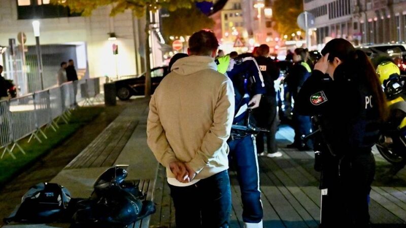 Bei Kontrollen in Düsseldorf: 29-Jähriger fährt unter Drogen vor der Polizei davon