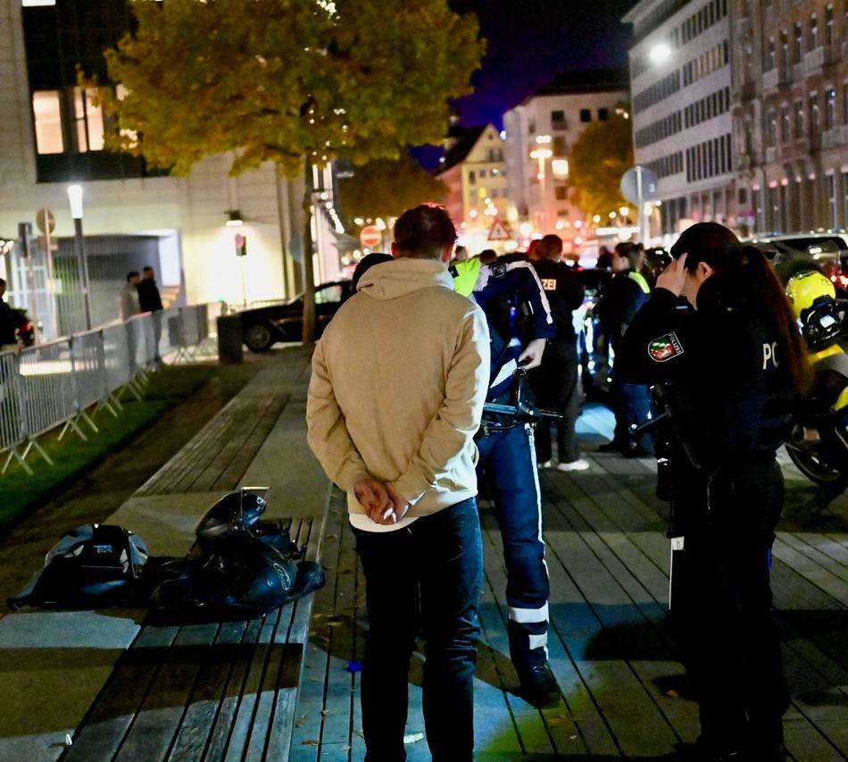 Bei Kontrollen in Düsseldorf: 29-Jähriger fährt unter Drogen vor der Polizei davon