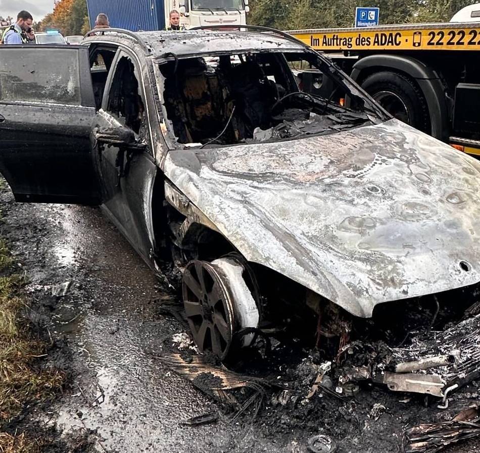 Auto brennt aus während der Fahrt: „Und plötzlich war überall dichter Qualm“