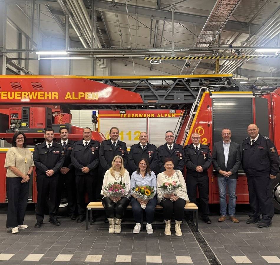 Seit insgesamt 165 Jahren im Dienst: Verdiente Feuerwehrleute wurden geehrt