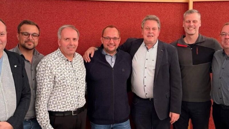 Neuwahlen der Klever Narren: Stabwechsel bei den Brejpott-Quakern – Helmut Vehreschild übergibt an Mario Coumans