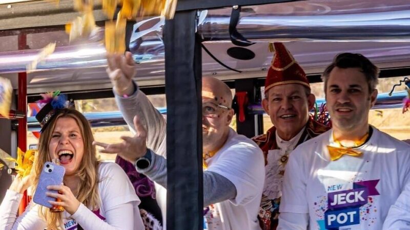 Süßes für die Züge in Viersen: NEW verschenkt Wurfmaterial an Karnevalsgruppen