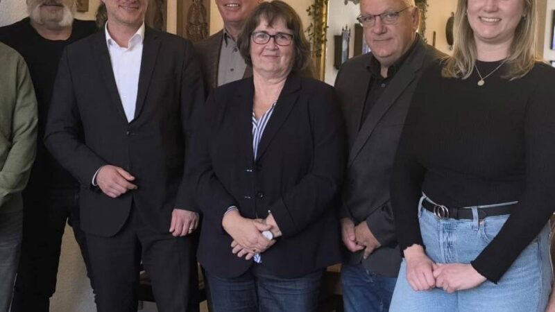 Bürgermeister dankt für den Einsatz: Mehr als 90 Jahre für Kevelaer tätig – Abschied von verdienten Mitarbeitern