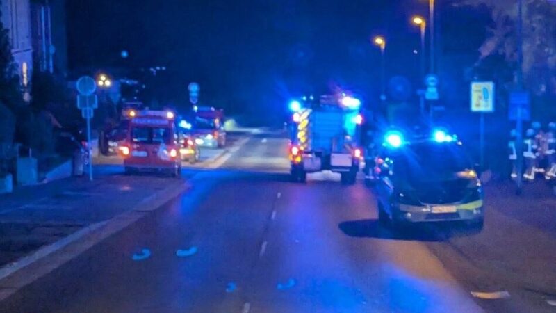 Alarm um 5.22 Uhr: Gruftstraße in Kleve musste für Einsatz der Feuerwehr gesperrt werden