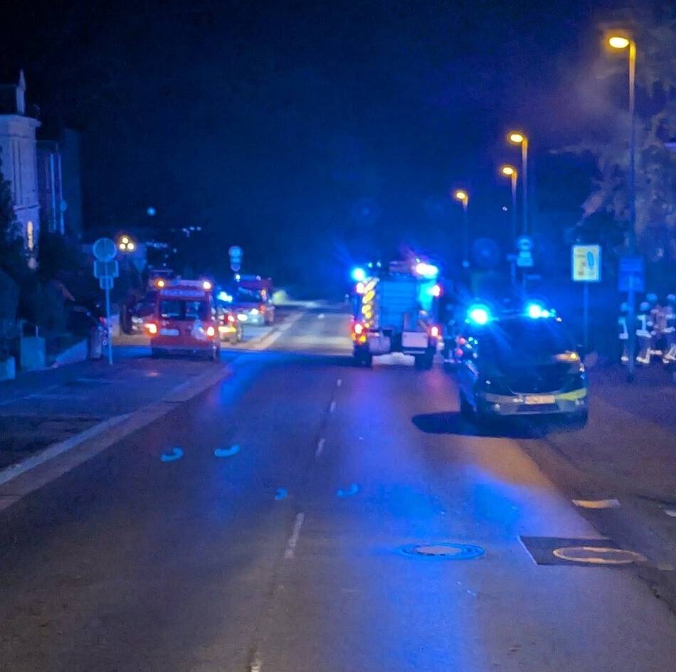 Alarm um 5.22 Uhr: Gruftstraße in Kleve musste für Einsatz der Feuerwehr gesperrt werden