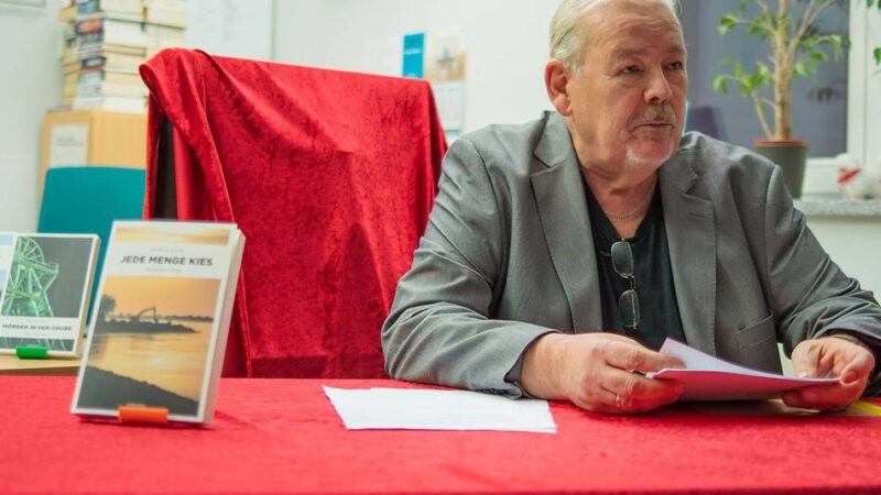 Krimi-Lesung mit Erwin Kohl in Alpen: „Die Zuhörer folgten aufmerksam jeder Passage“