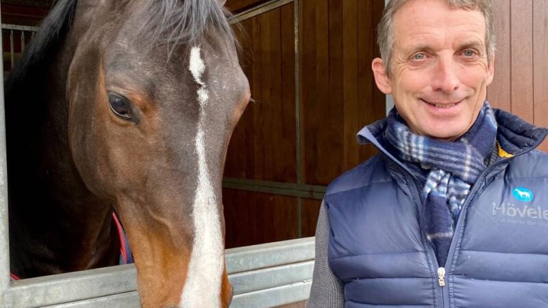 Springreitturnier in Goch: Bei Holger Hetzel baut ein Spitzenmann den Parcours auf