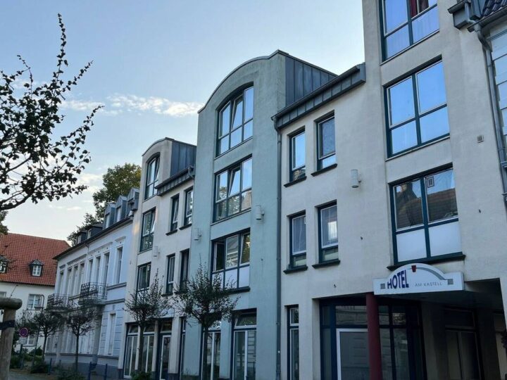 Weniger Zuweisungen: Hotelumbau für Flüchtlinge in Goch wird deutlich teurer