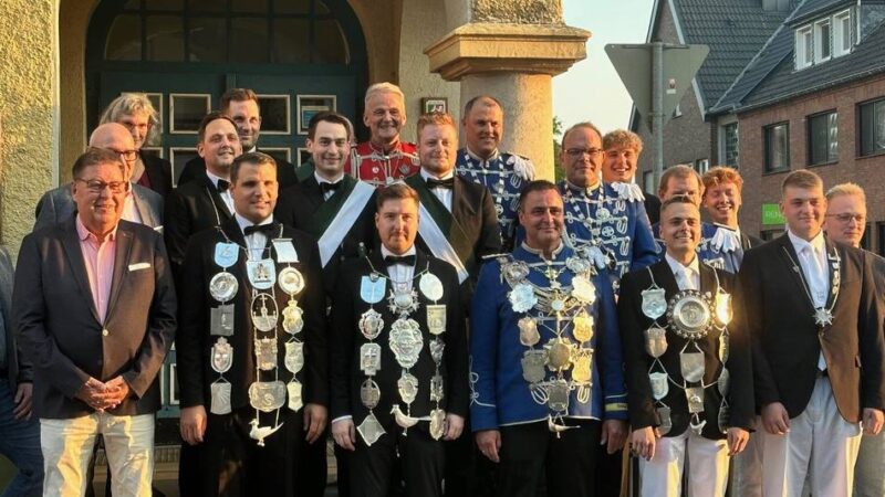 Mönchengladbacher Tradition: Empfang der neuen Schützenkönige im Rathaus Neuwerk wieder vollzählig