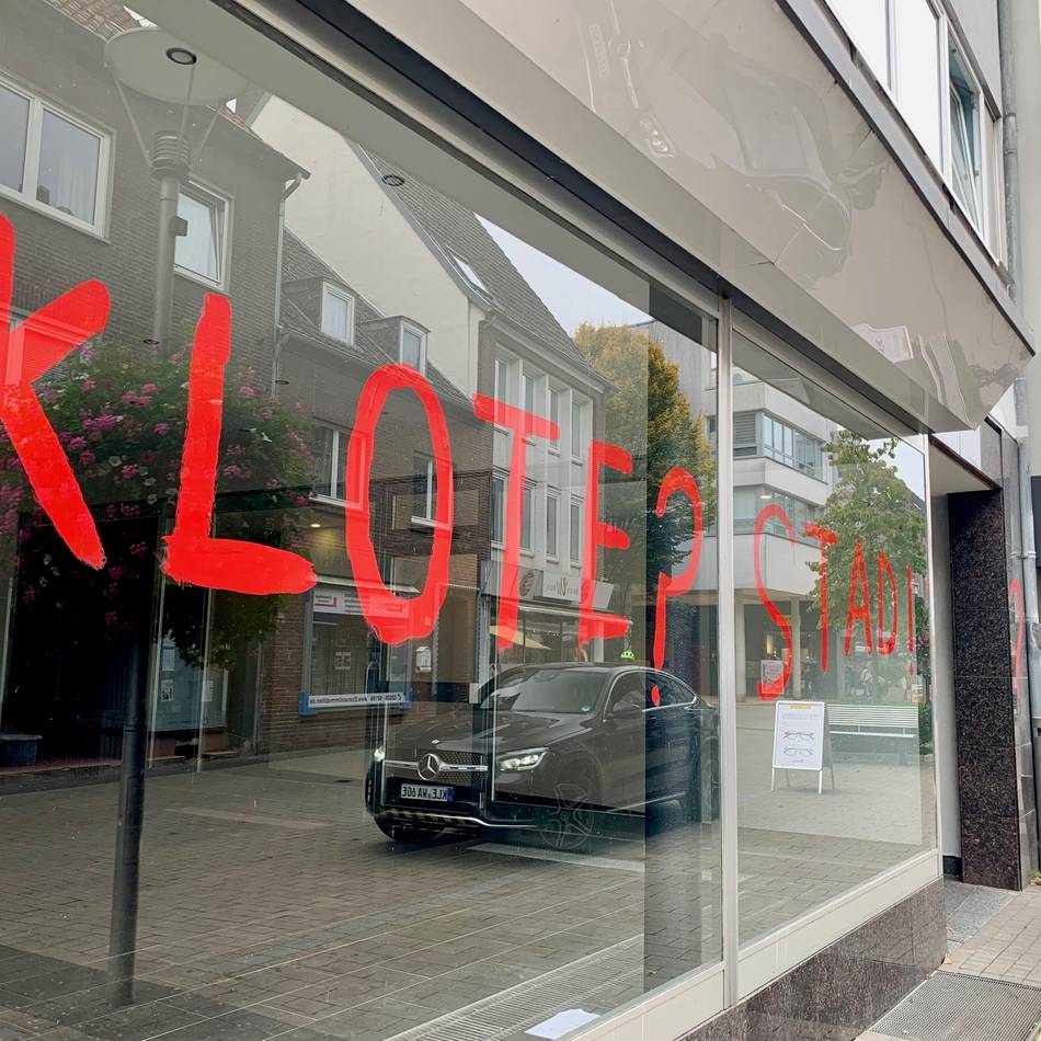 Hässlicher Hingucker in Emmerich: „Klote Stad“ – Das steckt hinter der Schmiererei
