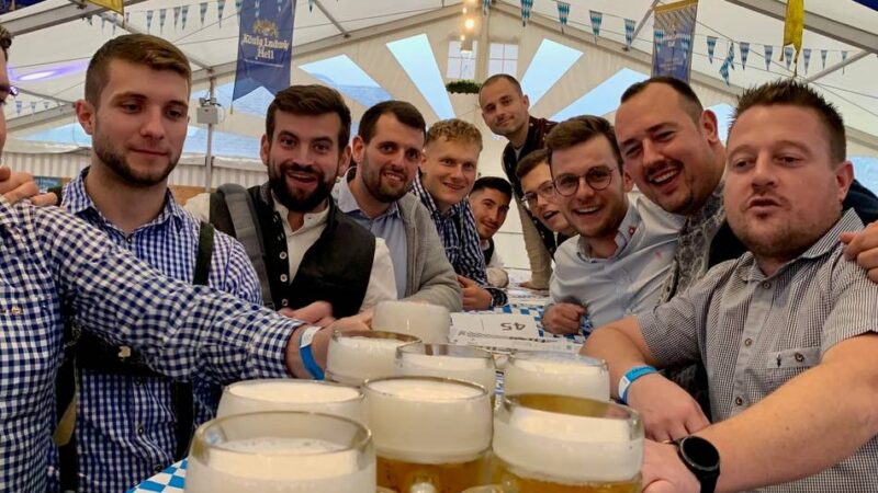 Bayerisches Lebensgefühl in Emmerich: Lederhose und Dirndl – zünftiges Oktoberfest in Praest