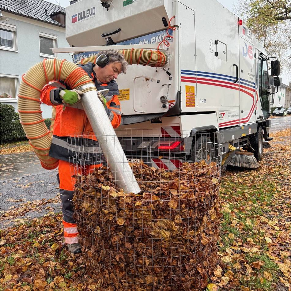 Serviceleistung der Stadt Wermelskirchen: Laubfegen und Entsorgen – Stadt stellt Körbe auf
