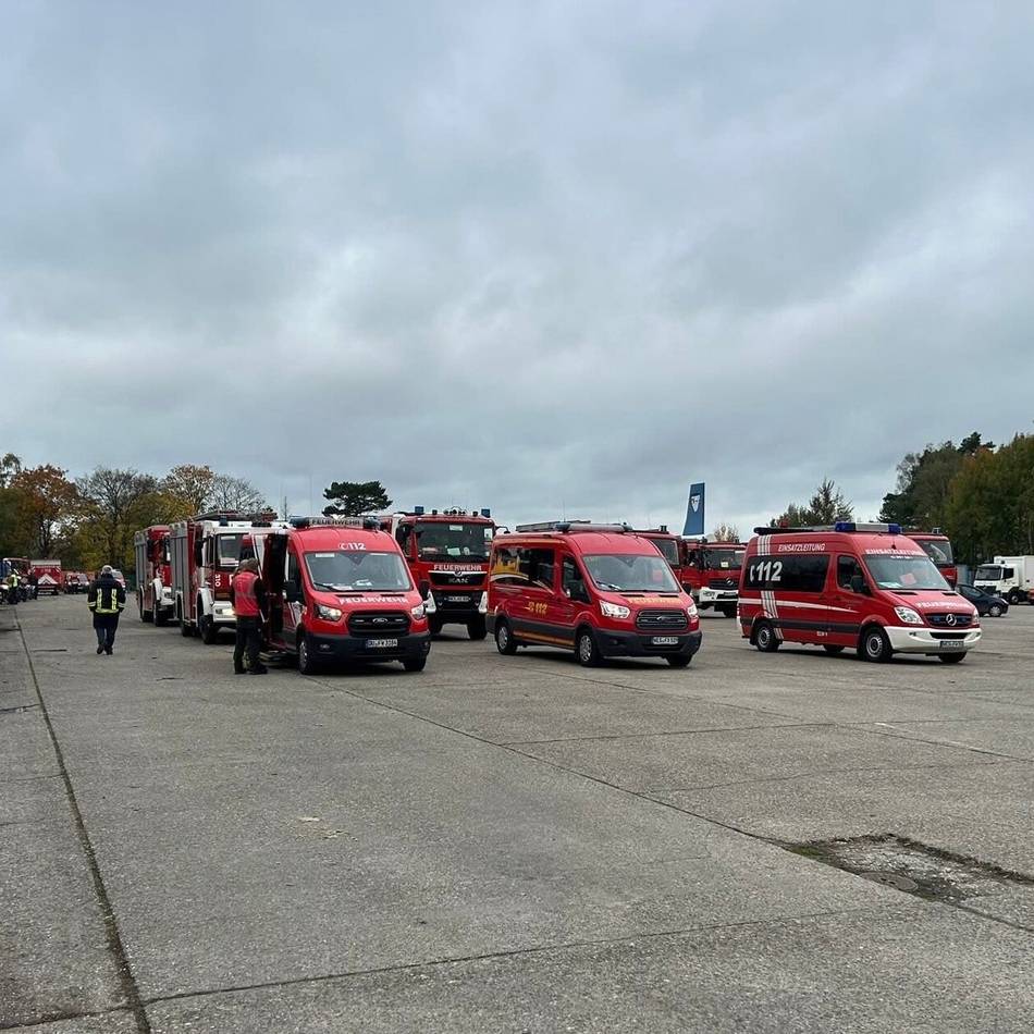 Über 100 Kräfte im Einsatz: Bezirksbereitschaft der Feuerwehr übte Großeinsatz in Weeze