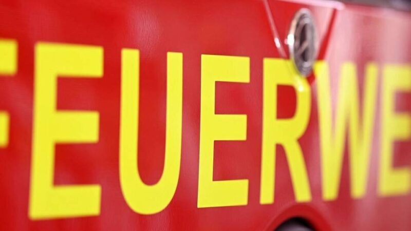Erster Herbststurm im Kreis Viersen: Sturm lässt Strommast in Willich umstürzen