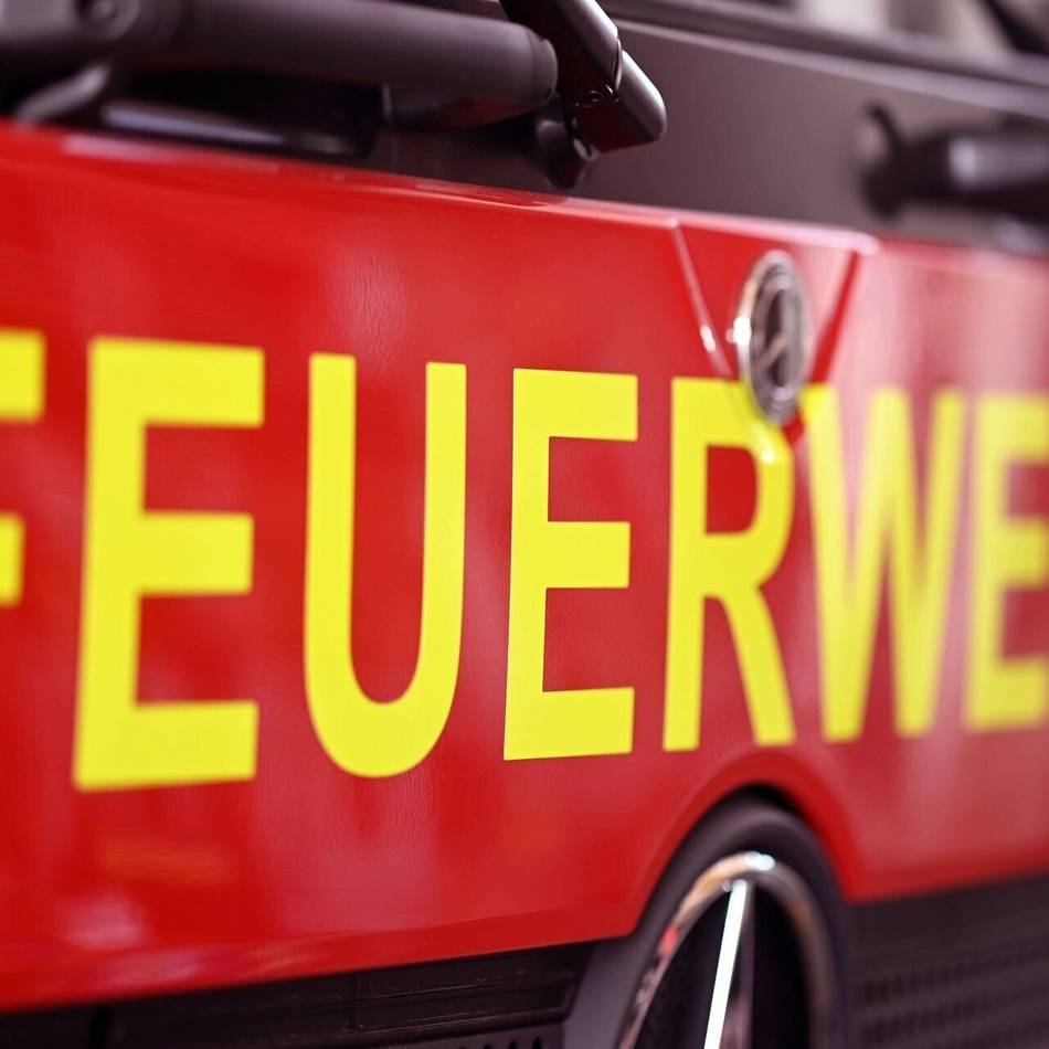 Erster Herbststurm im Kreis Viersen: Sturm lässt Strommast in Willich umstürzen