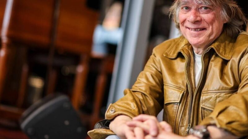 Helge Schneider begeistert in der Tonhalle: Sogar „Katzeklo“ ist immer noch komisch