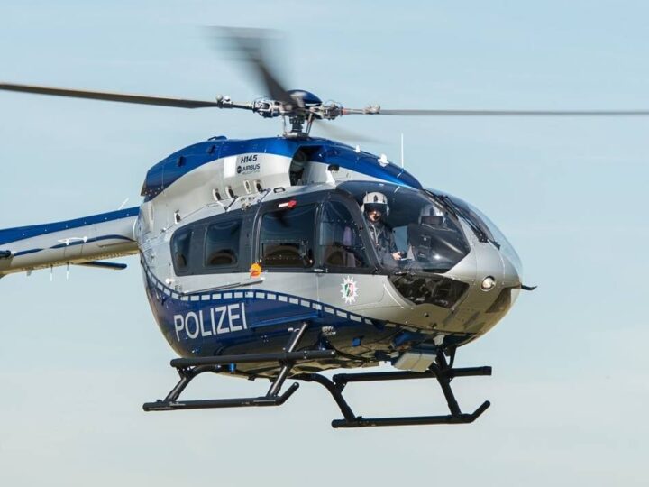 In Mönchengladbach: Hubschrauber und Spürhunde suchen nach 84-Jähriger