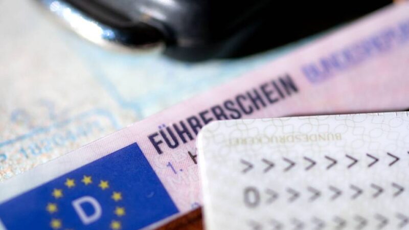 Anmeldungen möglich: Sparkasse Neuss unterstützt Menschen auf dem Weg zum Führerschein