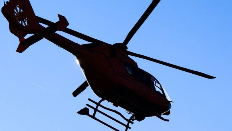 Unfall in Mönchengladbach: Rettungshubschrauber fliegt schwer verletzten Radfahrer in Klinik
