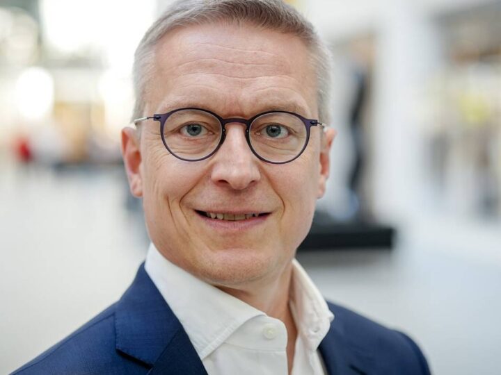 Preisverleihung der CDU in Krefeld: Niederrhein-Eule für Digitalminister Karsten Wildberger
