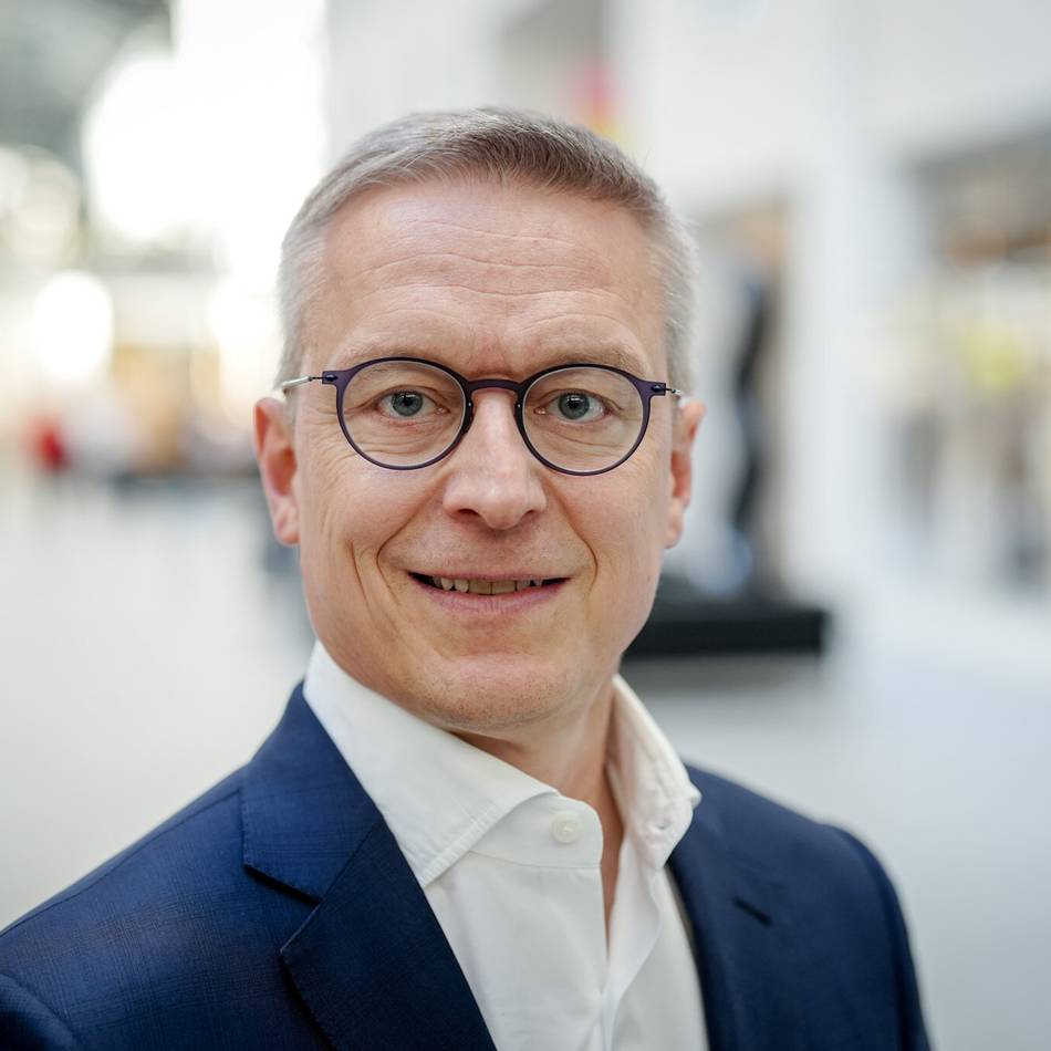 Preisverleihung der CDU in Krefeld: Niederrhein-Eule für Digitalminister Karsten Wildberger