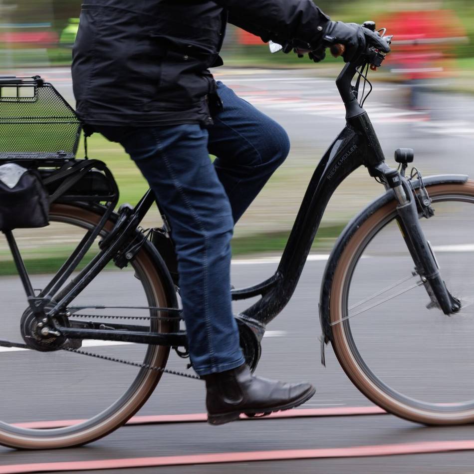 Radfahrer aus den Niederlanden: Pedelec-Gruppe stürzt in Kranenburg – 81-Jährige schwer verletzt