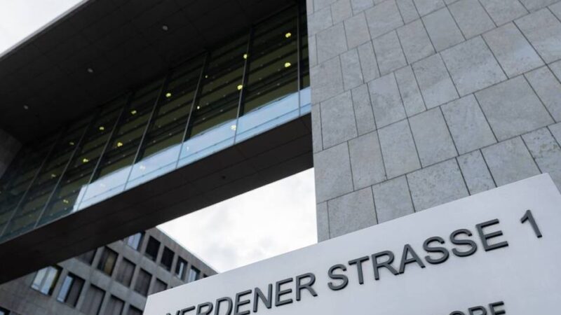 Prozess vor dem Landgericht Düsseldorf: Düsseldorfer soll Bekannte um fast eine Million Euro betrogen haben