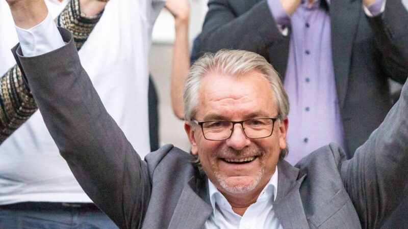 Wahlkrimi um Marc Buchholz in Mülheim: Ex-Sozialdezernent aus Kevelaer bleibt doch Oberbürgermeister