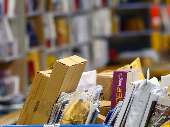 Abschied vom Briefträger in Meerbusch: Ärger über lange Wartezeiten nach Post-Umstellung