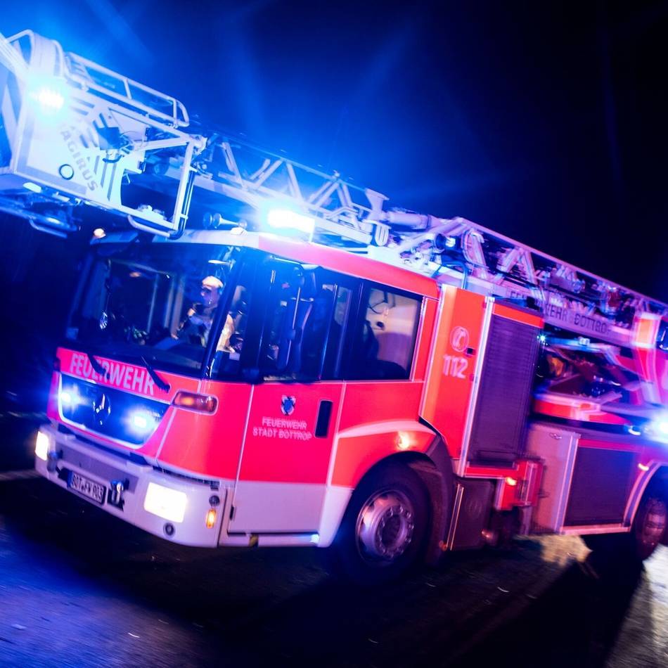 Feuerwehr mit Großaufgebot vor Ort: Brand im Werk von Thyssenkrupp