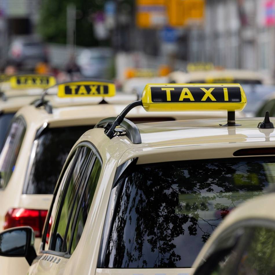 Sammeltransporte der NEW: Mit dem Anruf-Sammel-Taxi unterwegs in Jüchen
