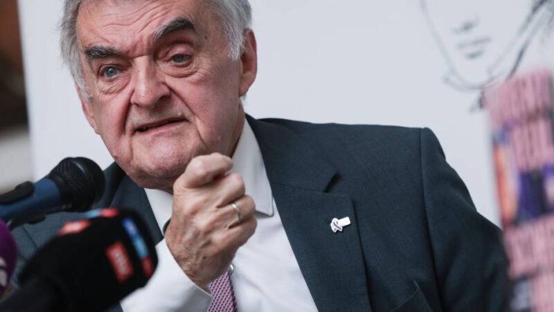 Buchvorstellung von NRW-Innenminister Reul: „Ich möchte, dass die Bürger der Politik wieder vertrauen“