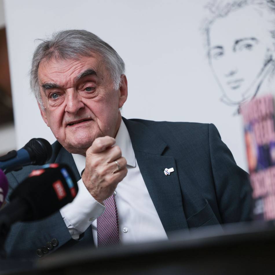 Buchvorstellung von NRW-Innenminister Reul: „Ich möchte, dass die Bürger der Politik wieder vertrauen“