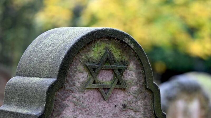 Nach Grabschändung und Vandalismus: Jüdischer Friedhof in Neuss soll sicherer werden