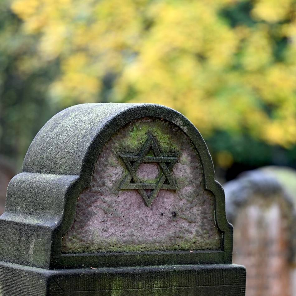 Nach Grabschändung und Vandalismus: Jüdischer Friedhof in Neuss soll sicherer werden