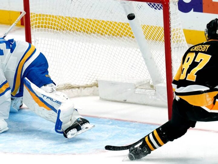 Eishockey: NHL: Fan in Pittsburgh stürzt von Tribüne – Zustand kritisch