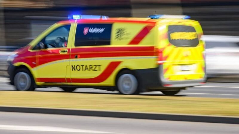 Einsatz in Hilden: Radfahrerin (65) bei Unfall schwer verletzt