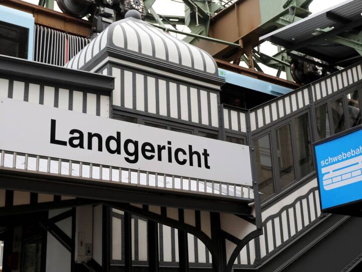Heiligenhauser vor dem Landgericht: Senior fuhr Security-Mitarbeiterin mit dem Auto an