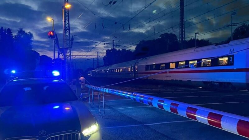Bahnverkehr lahmgelegt: ICE kommt in Emmerich zum Stehen – Großeinsatz der Polizei