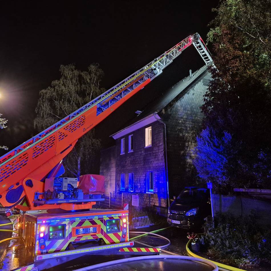 Großeinsatz in Solingen: Feuer in Kinderheim – Einsatzkräfte verhindern Schlimmeres