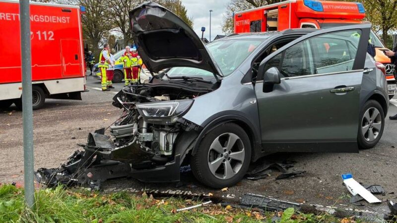 Vier Verletzte: Automatisches Notrufsystem alarmiert Rettungskräfte zu Unfall in Bedburg-Hau