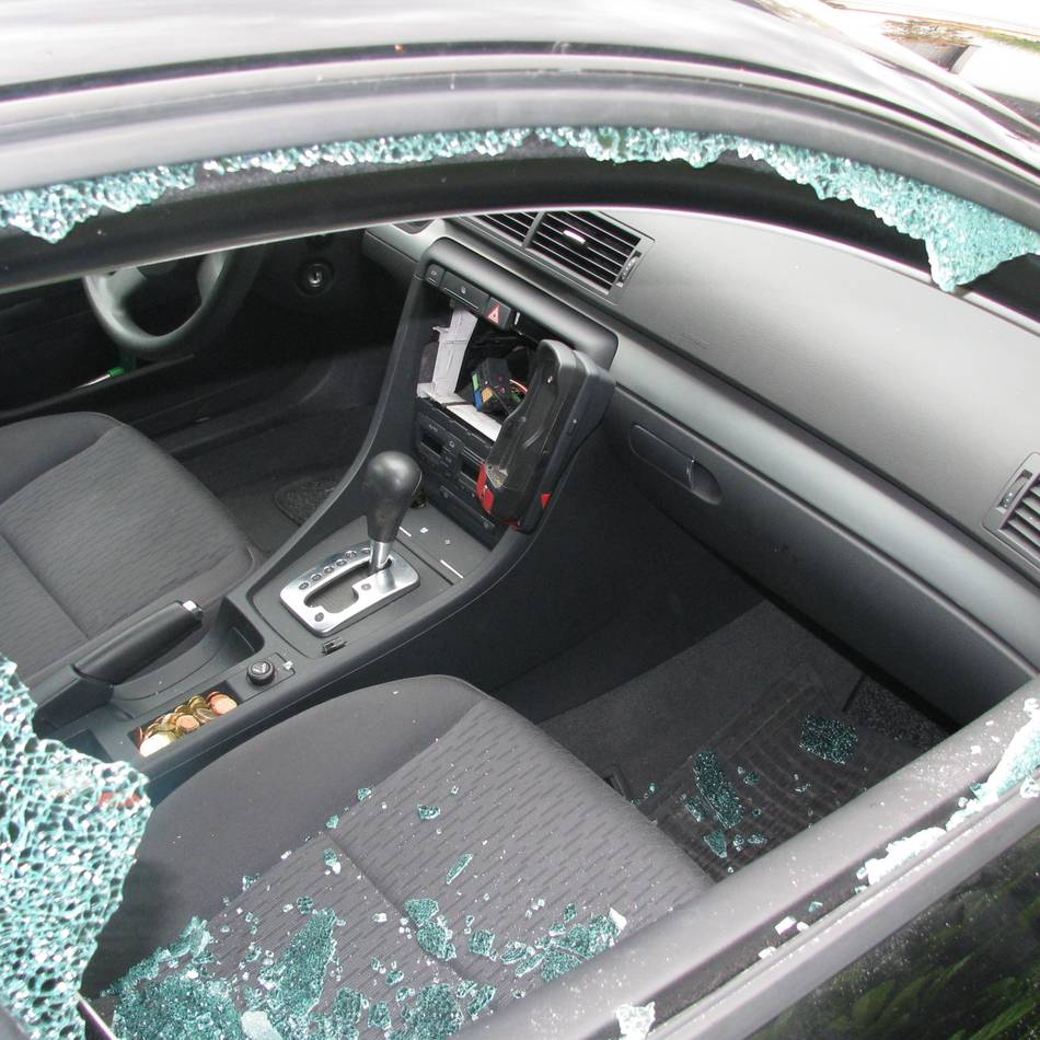 Zivilstreife in Neuss: Polizei fasst Autoknackerin auf frischer Tat