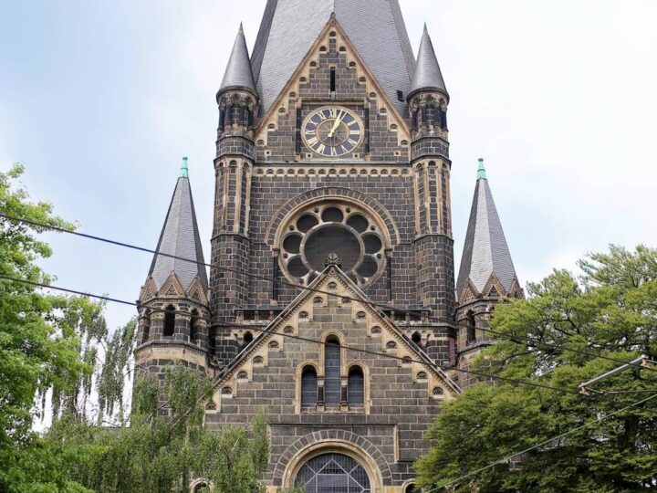 Kirchenschließung in Solingen: Wohnen, Veranstaltungen, Bücher – wie geht es mit der Lutherkirche nach 2030 weiter?